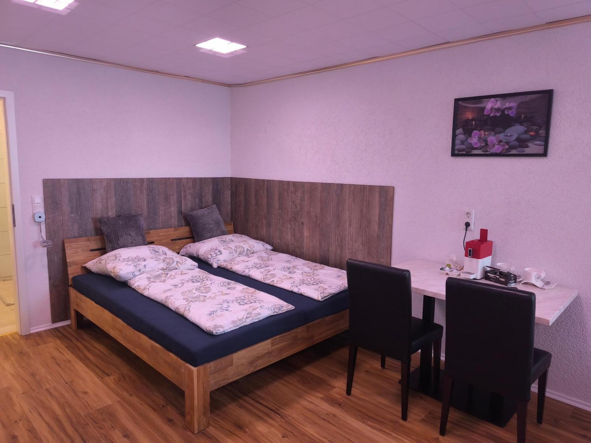 Dreibettzimmer mit Bad